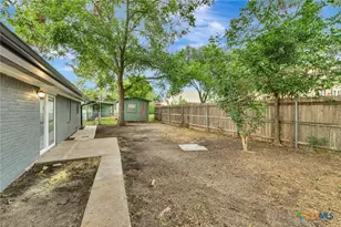 602 N Market St, Hallettsville, TX 77964 - Photo 36