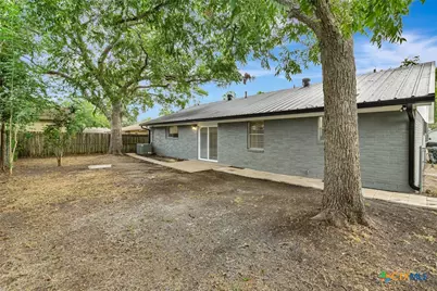 602 N Market Street, Hallettsville, TX 77964 - Photo 34