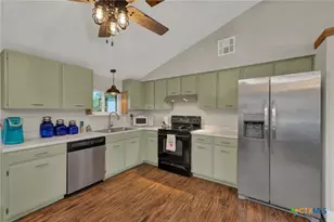 307 Valley Acres Dr, New Braunfels, TX 78130 - Photo 10