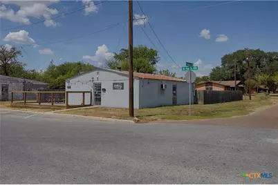 400 W Main Street, Cuero, TX 77954 - Photo 2