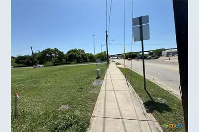 921 S Main Street, Belton, TX 76513 - Photo 2