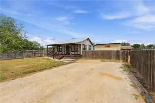 1921 Dreyer Ln, Gonzales, TX 78629 - Photo 4