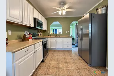 1119 N East, Edna, TX 77957 - Photo 6