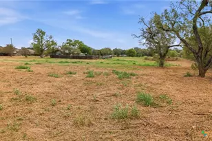 2030 Dreyer Ln, Gonzales, TX 78629 - Photo 4