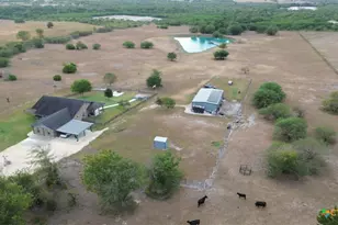 1733 Co Rd 376, Shiner, TX 77984 - Photo 20