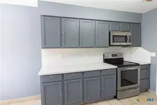406 Trent St, Victoria, TX 77905 - Photo 10