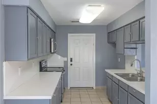 406 Trent St, Victoria, TX 77905 - Photo 8