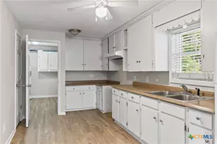 607 Hanover St, Edna, TX 77957 - Photo 20