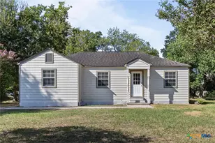 607 Hanover St, Edna, TX 77957 - Photo 1