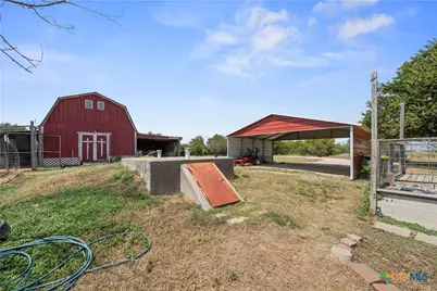 140 Private Road 801, Lott, TX 76656 - Photo 36