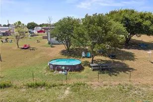 140 Private Rd 801, Lott, TX 76656 - Photo 12