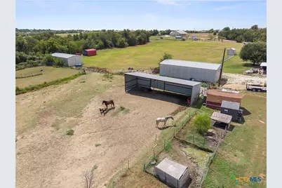 140 Private Road 801, Lott, TX 76656 - Photo 10