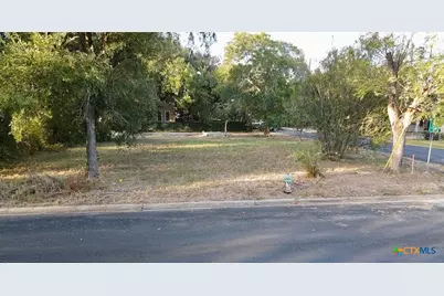 407 S Cameron Street, Victoria, TX 77901 - Photo 2