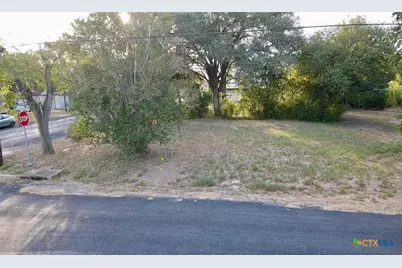 407 S Cameron Street, Victoria, TX 77901 - Photo 1