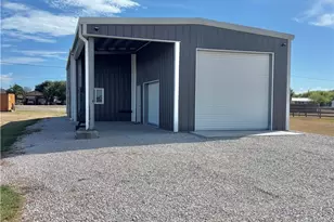 911 Bill Tindall Ave, Seadrift, TX 77983 - Photo 10