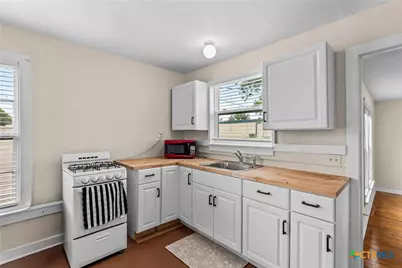 111 N 11th Street, Temple, TX 76501 - Photo 12
