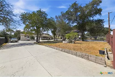 4426 Lost Hills Drive, Elmendorf, TX 78112 - Photo 2
