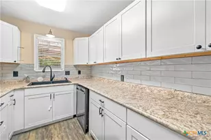 512 Monterrey Dr, Victoria, TX 77904 - Photo 8