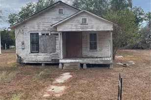 415 W Hamilton St, Cuero, TX 77954 - Photo 2