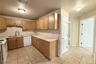306 Oelkers Dr, New Braunfels, TX 78130 - Photo 8