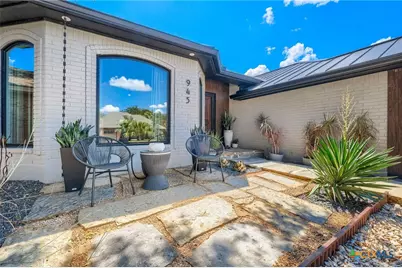 945 Queens Drive, New Braunfels, TX 78130 - Photo 2