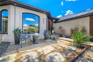 945 Queens Dr, New Braunfels, TX 78130 - Photo 2