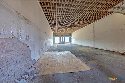 111 E 7th Street, Shiner, TX 77984 - Photo 8