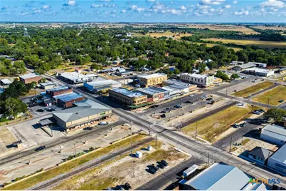 111 E 7th Street, Shiner, TX 77984 - Photo 4
