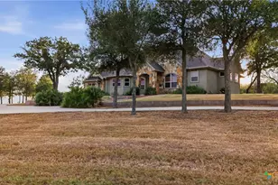 432 Creekwood Dr, Gonzales, TX 78629 - Photo 8