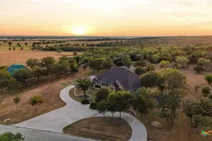 432 Creekwood Dr, Gonzales, TX 78629 - Photo 2