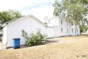 149 N Commercial St, Goliad, TX 77963 - Photo 4