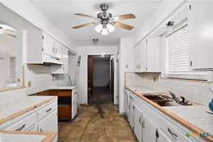 1006 S 2nd St, Ganado, TX 77962 - Photo 8
