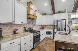 101 Gabbiano Ct, Victoria, TX 77904 - Photo 10