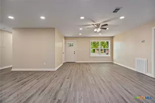 526 Fairmont St, Port Lavaca, TX 77979 - Photo 4