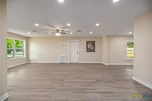 526 Fairmont St, Port Lavaca, TX 77979 - Photo 6