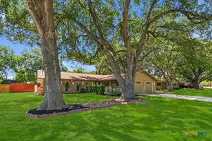 605 Ridgecrest, New Braunfels, TX 78130 - Photo 4