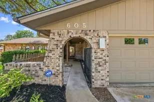 605 Ridgecrest, New Braunfels, TX 78130 - Photo 6