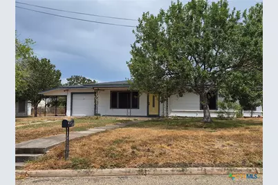 1010 E Church Street, Cuero, TX 77954 - Photo 2