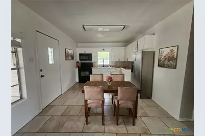 753 San Antonio Ave, Seguin, TX 78155 - Photo 2