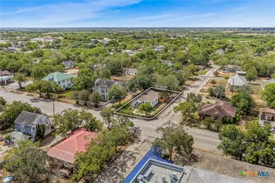 612 W Grand Avenue, Yoakum, TX 77995 - Photo 38
