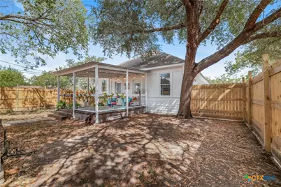 612 W Grand Avenue, Yoakum, TX 77995 - Photo 32