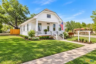 612 W Grand Ave, Yoakum, TX 77995 - Photo 1