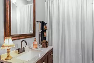 612 W Grand Ave, Yoakum, TX 77995 - Photo 16