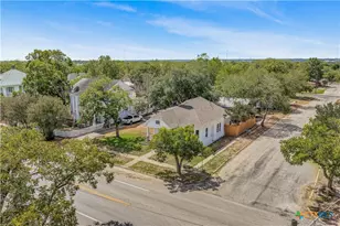 612 W Grand Ave, Yoakum, TX 77995 - Photo 40