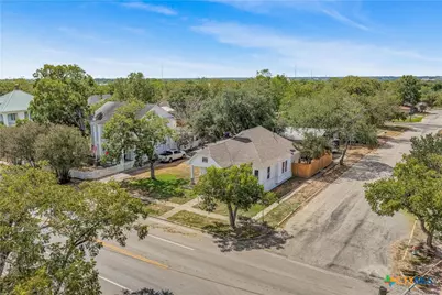 612 W Grand Avenue, Yoakum, TX 77995 - Photo 40