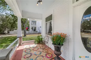 612 W Grand Ave, Yoakum, TX 77995 - Photo 8