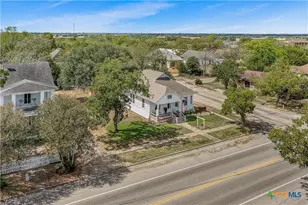 612 W Grand Ave, Yoakum, TX 77995 - Photo 42