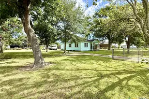 406 E Tres Palacios Ave, Palacios, TX 77465 - Photo 28