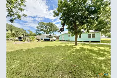 406 E Tres Palacios Avenue, Palacios, TX 77465 - Photo 32