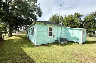 406 E Tres Palacios Ave, Palacios, TX 77465 - Photo 30